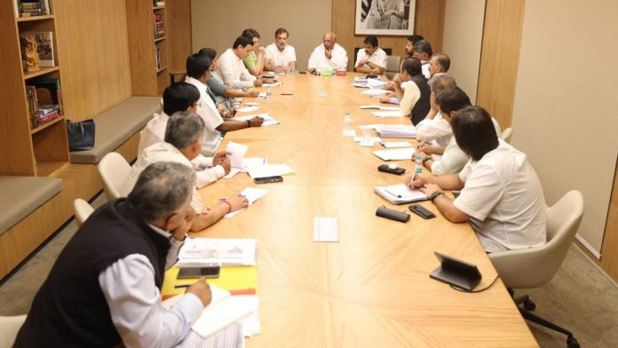काँग्रेस अध्यक्ष, विरोधी पक्षनेते, काँग्रेसचे सरचिटणीस (संघटना) आणि काँग्रेसचे सरचिटणीस यांनी विविध राज्यांचे मुख्यमंत्री, शिक्षण मंत्री आणि एआयसीसी प्रभारी यांच्यासोबत बैठक घेतली.