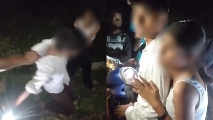 व्हिडिओमध्ये पुरुषांचा एक गट इयत्ता 10 वीच्या दोन विद्यार्थ्यांशी वाद घालताना दिसत आहे.