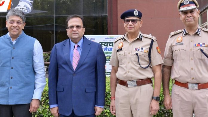 गुरुवारी पोलीस मुख्यालयात इंटेलिजन्स ब्युरोचे संचालक महेश दीक्षित, केंद्रीय गृहसचिव गोविंद मोहन, दिल्लीचे पोलीस आयुक्त अनुराग कुमार आणि विशेष पोलीस आयुक्त राजेश खुराना.